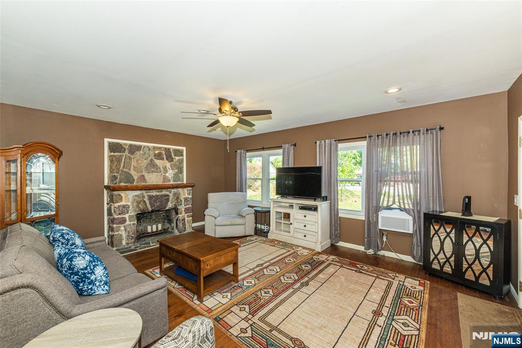 42 Main Beach Road - Photo 2