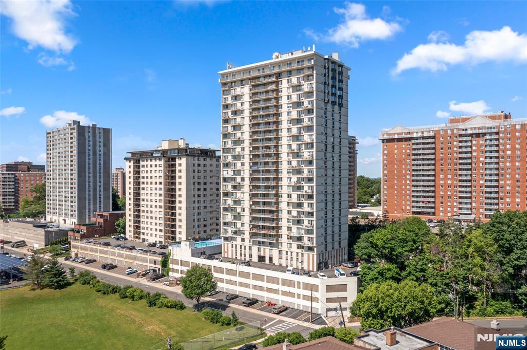 160 Overlook Ave #2C, Hackensack, NJ 07601