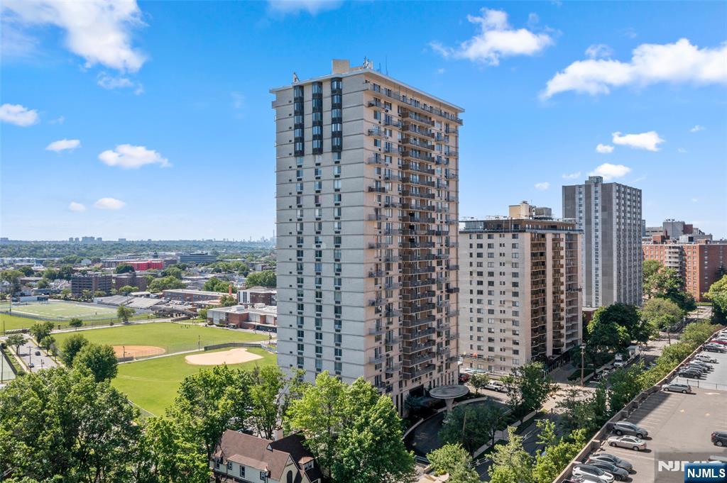 160 Overlook Ave #2C, Hackensack, NJ 07601