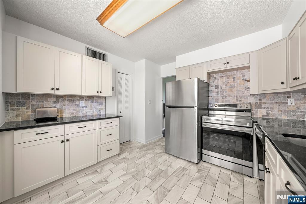 160 Overlook Avenue 2C - Photo 4