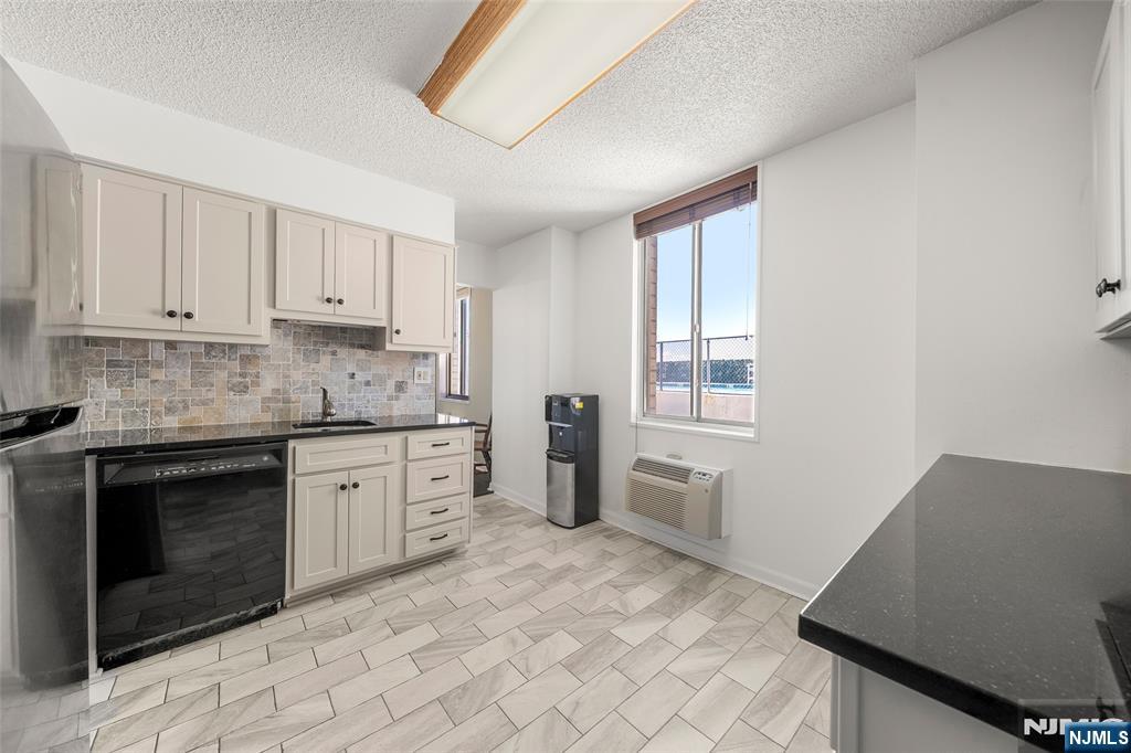 160 Overlook Ave #2C, Hackensack, NJ 07601