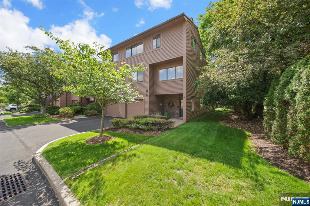 31 Berkeley Court 31D - Photo 2