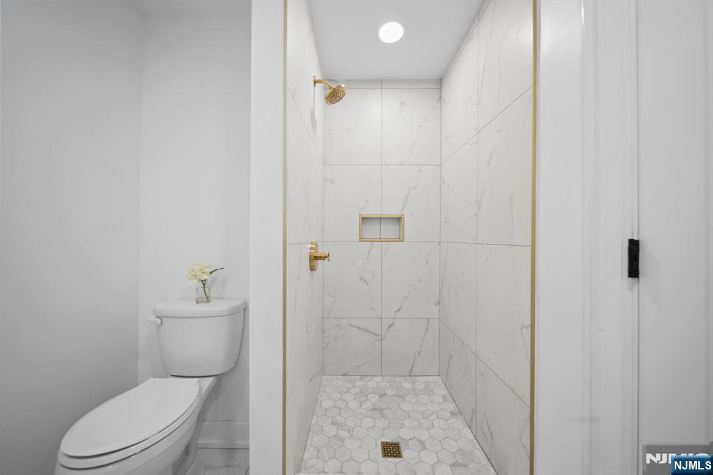 55 Forest Road — photo 17