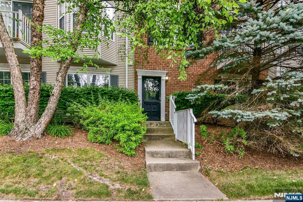 2055 Charles Court - Photo 1