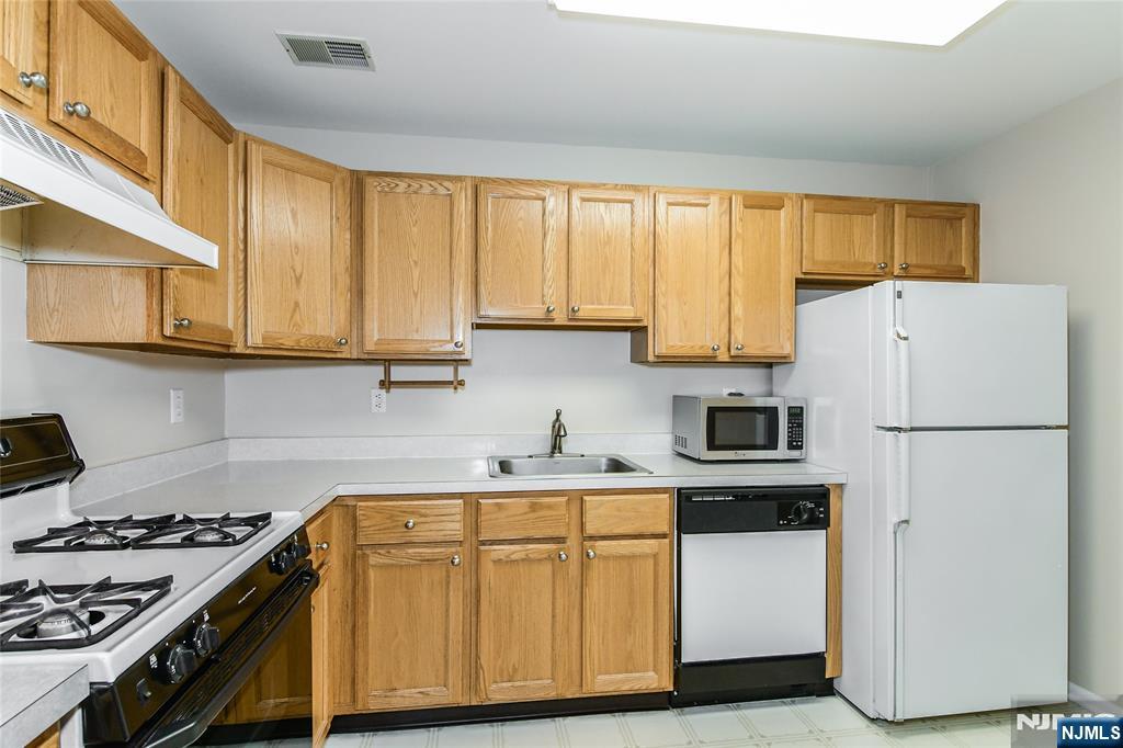 2055 Charles Court - Photo 3