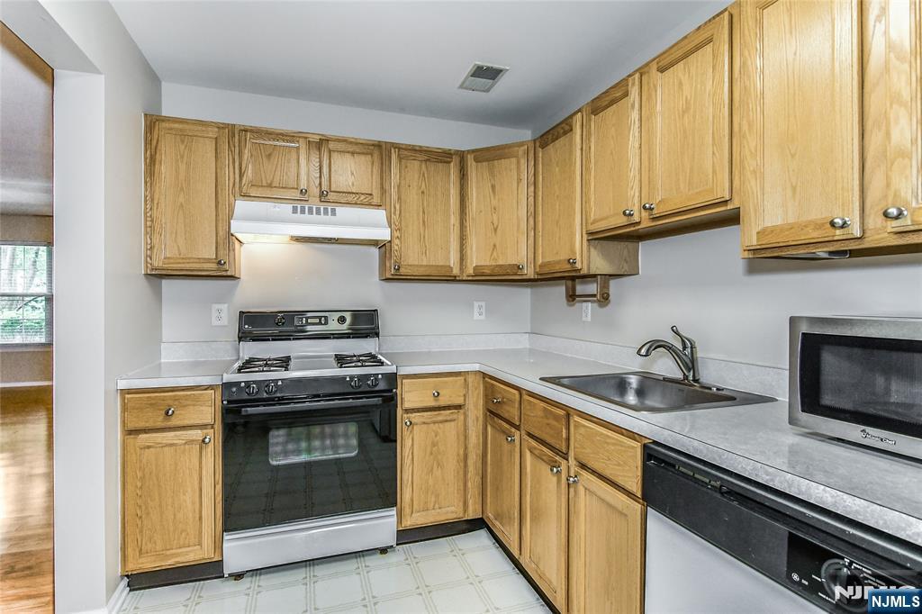 2055 Charles Court - Photo 4