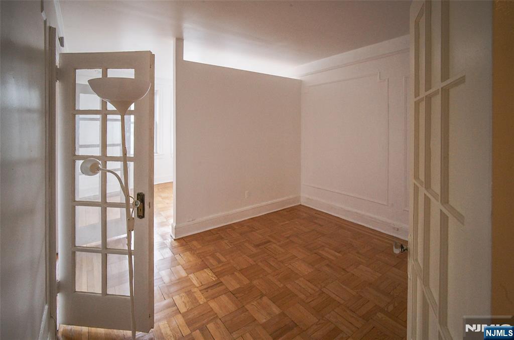218 Broad Avenue 3G - Photo 2