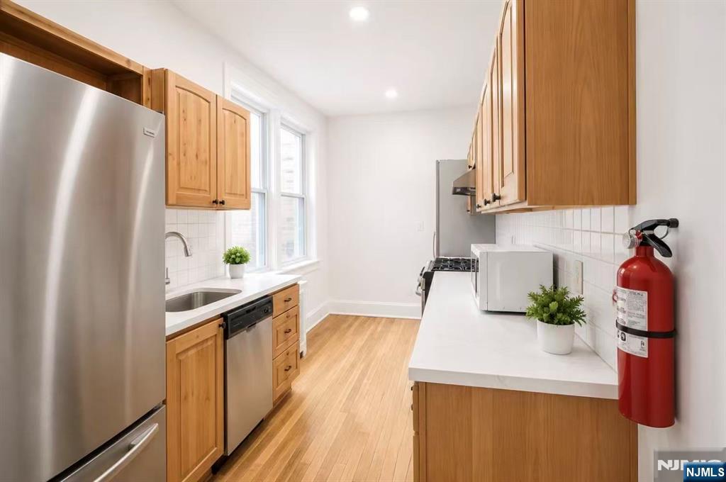 218 Broad Avenue 3G - Photo 4