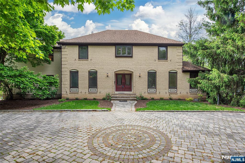 104 Shrewsbury Drive — photo 2