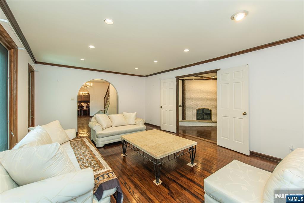 104 Shrewsbury Drive — photo 4