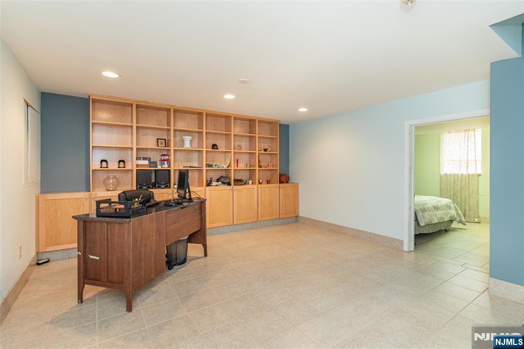 104 Shrewsbury Drive — photo 33