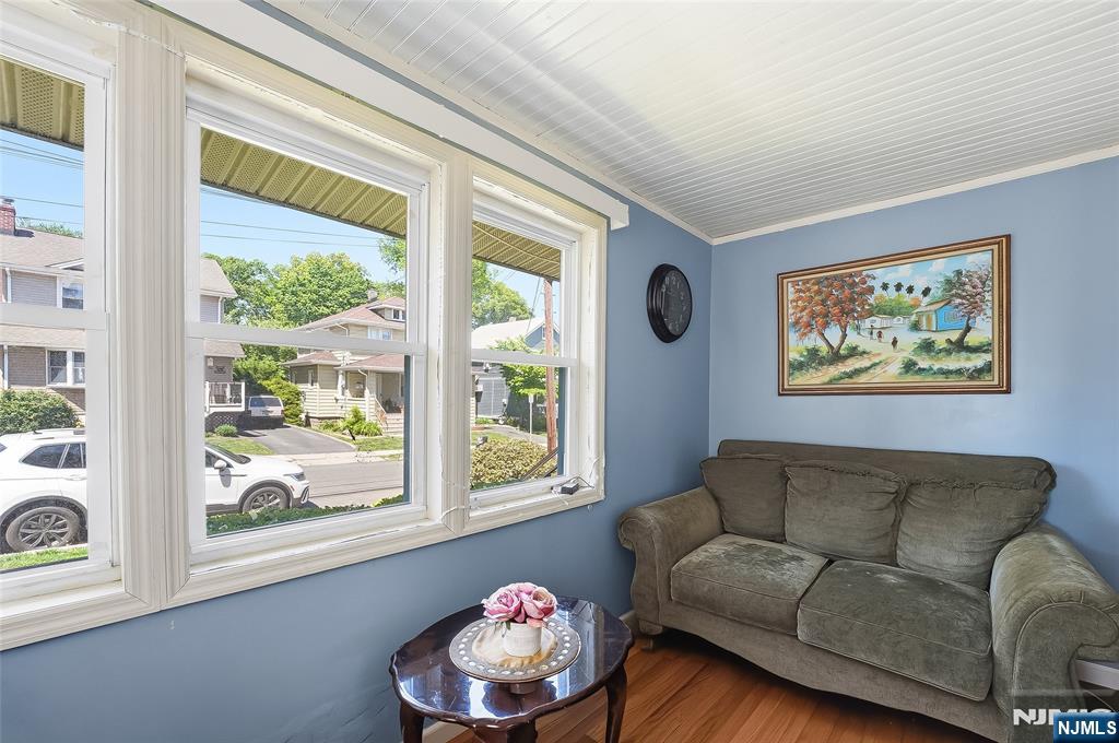 52 Harcourt Ave, Bergenfield, NJ 07621