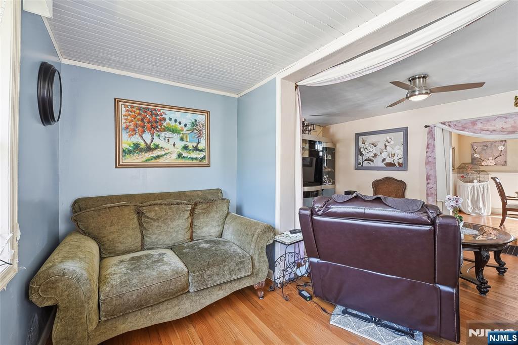52 Harcourt Ave, Bergenfield, NJ 07621