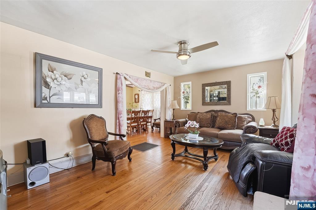 52 Harcourt Ave, Bergenfield, NJ 07621