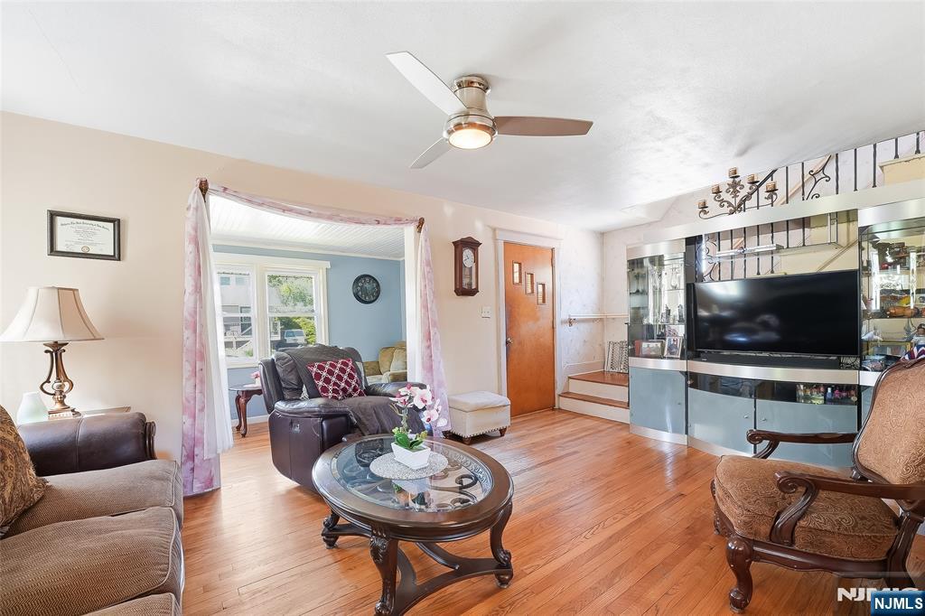 52 Harcourt Ave, Bergenfield, NJ 07621