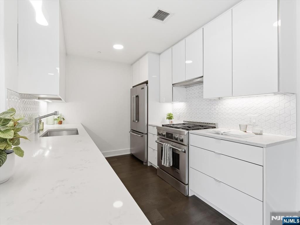 380 Newark Avenue #406 — photo 17