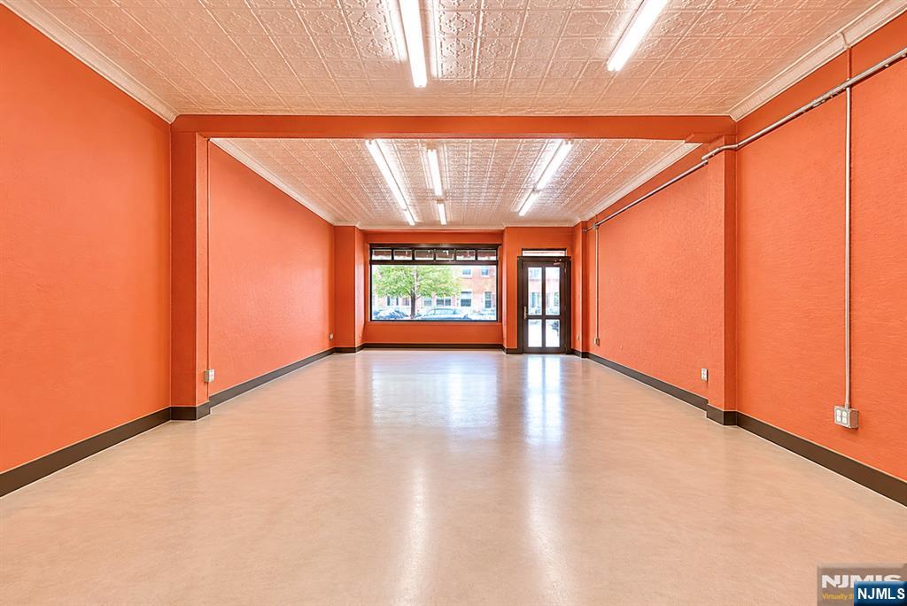 219 Sussex Avenue - Photo 4