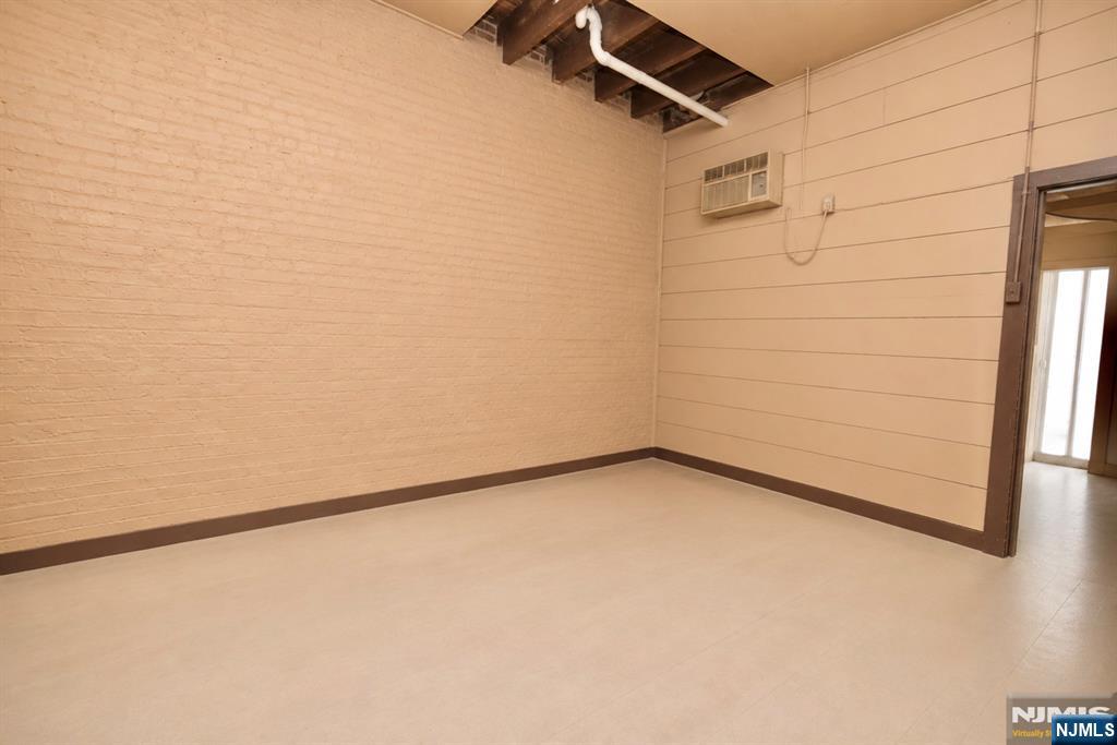 219 Sussex Avenue — photo 9