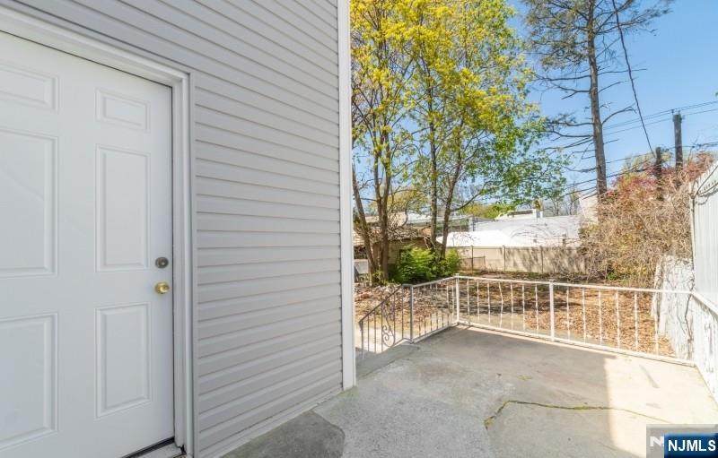155 Tichenor Avenue - Photo 3