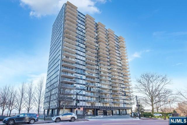 6050 Boulevard East 6D - Photo 1