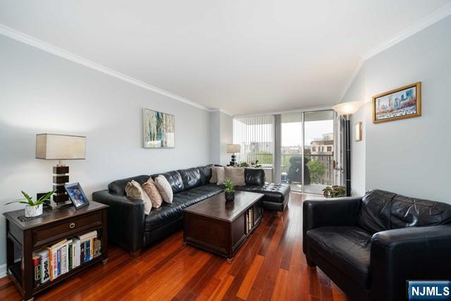 6050 Boulevard East 6D - Photo 2