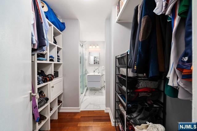 Walk-thru Custom Dressing Area/Closet
