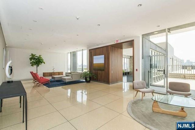 Huge Back Lobby with NYC views!
