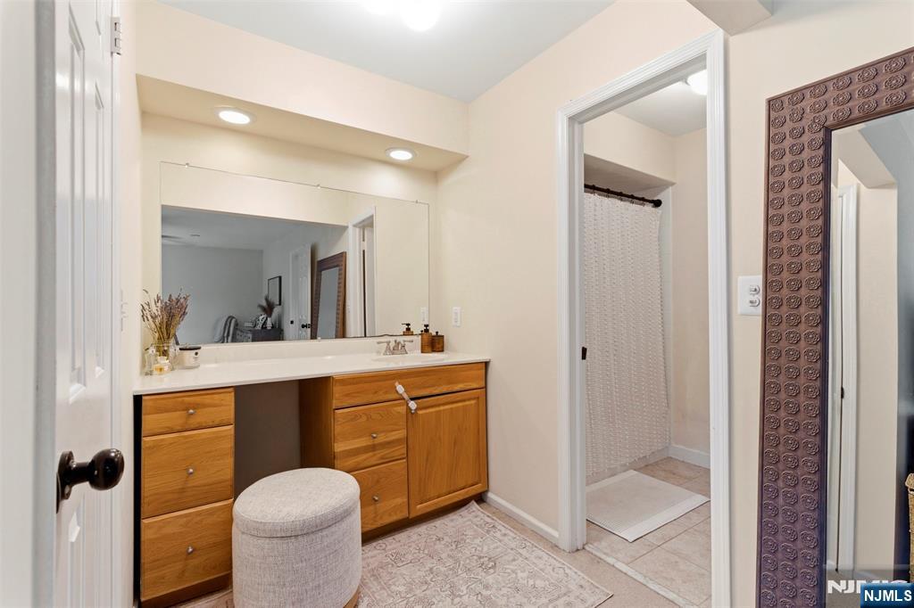 Master Bedroom, Bathroom