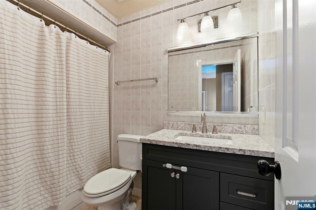 2nd Floor Full Bath