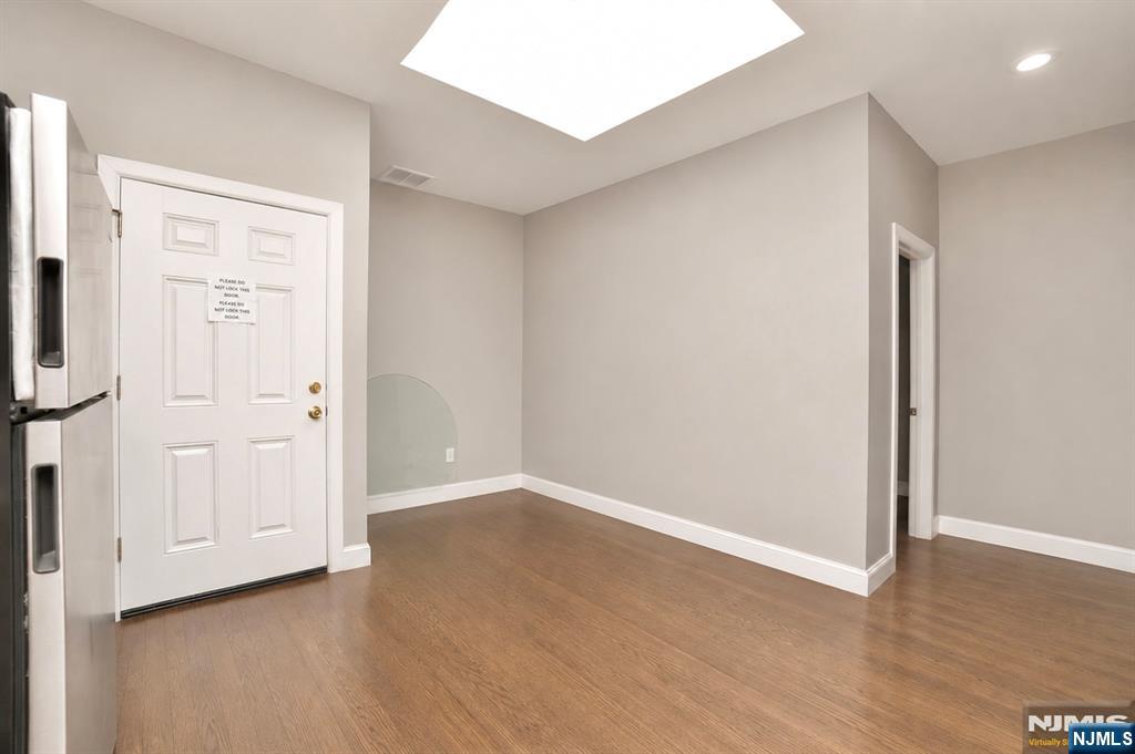 219 Sussex Avenue — photo 18