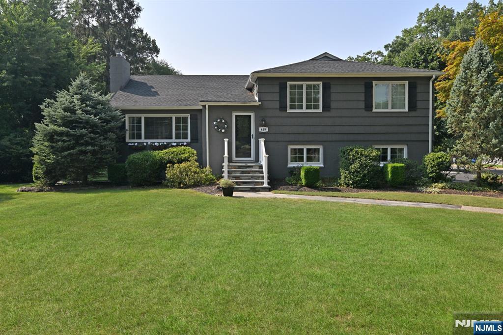 619 Montview Place - Photo 2