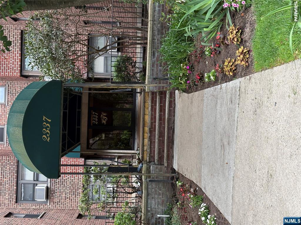 2337 Hudson Terrace B10 - Photo 1