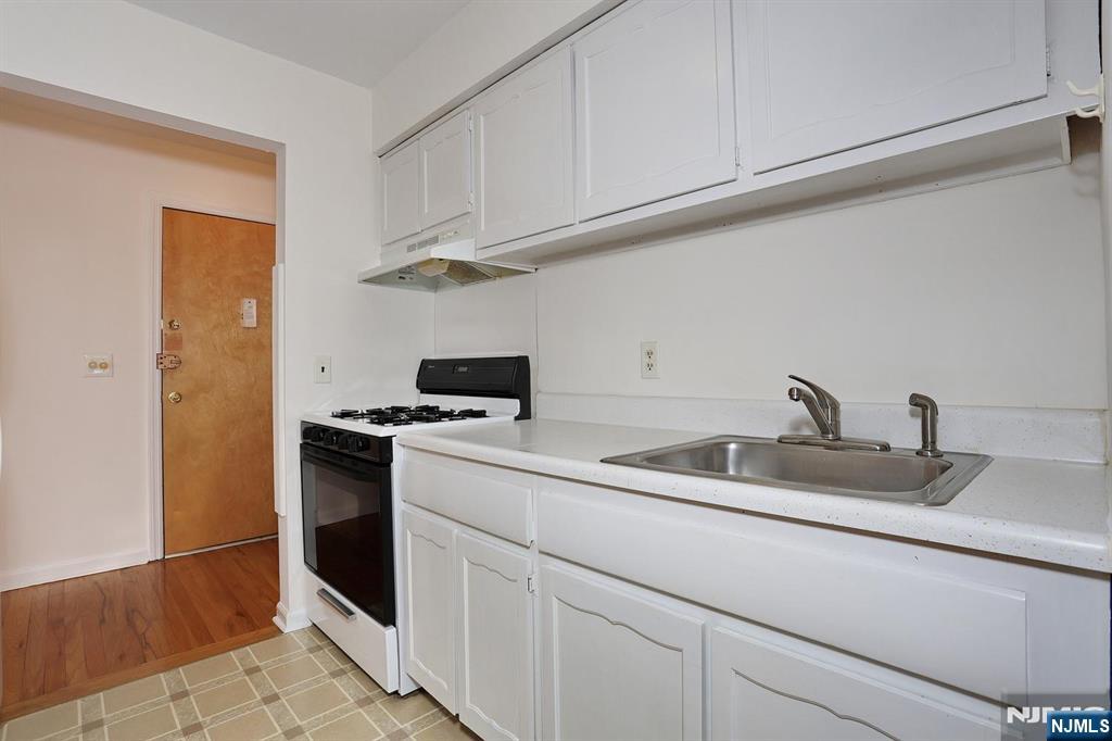 565 Grove Street #D-16