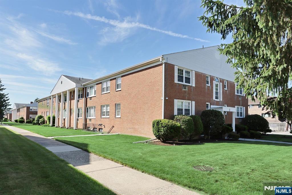 565 Grove Street D-16 - Photo 3
