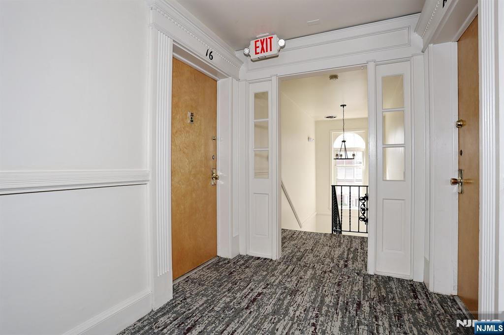 565 Grove Street D-16 - Photo 5