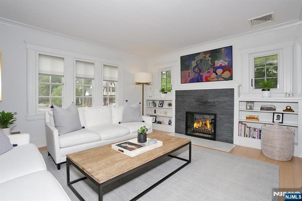 425 Wastena Terrace, Ridgewood, NJ 07450 Listing Photo  3