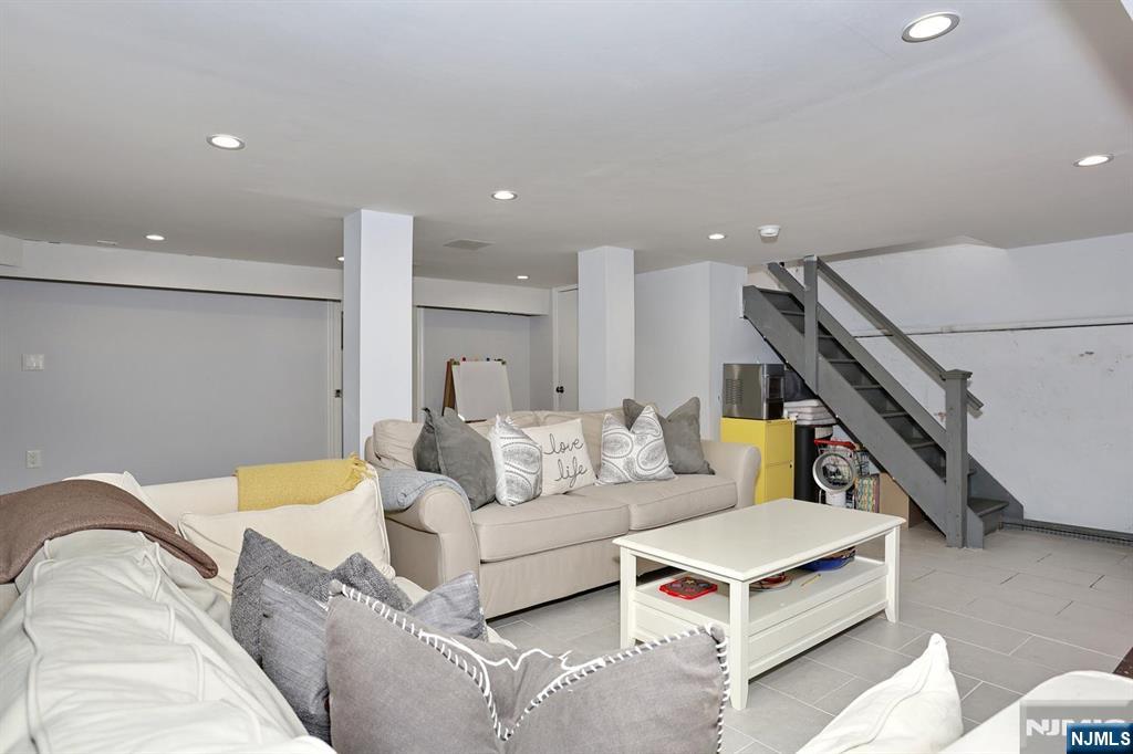 425 Wastena Terrace, Ridgewood, NJ 07450 Listing Photo  32