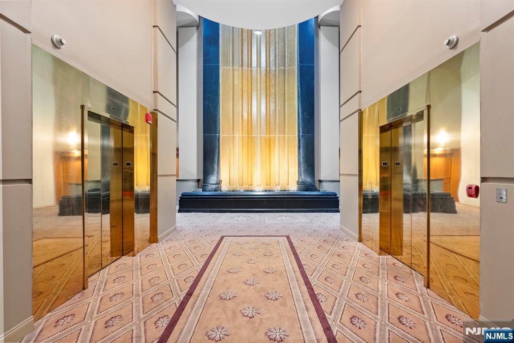 100 Carlyle Drive 10B-South - Photo 2