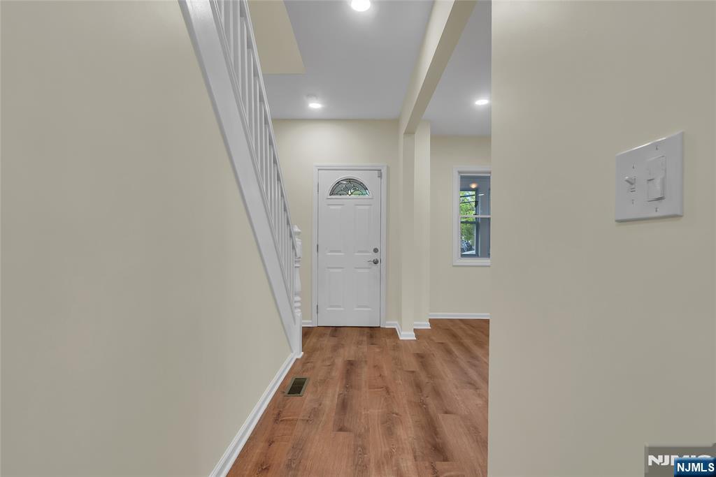 310 Summer - Photo 3