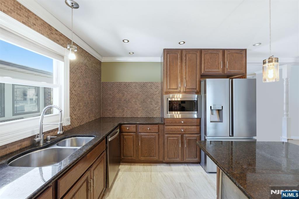 95 Cedar Avenue, Hackensack, NJ 07601 Listing Photo  7