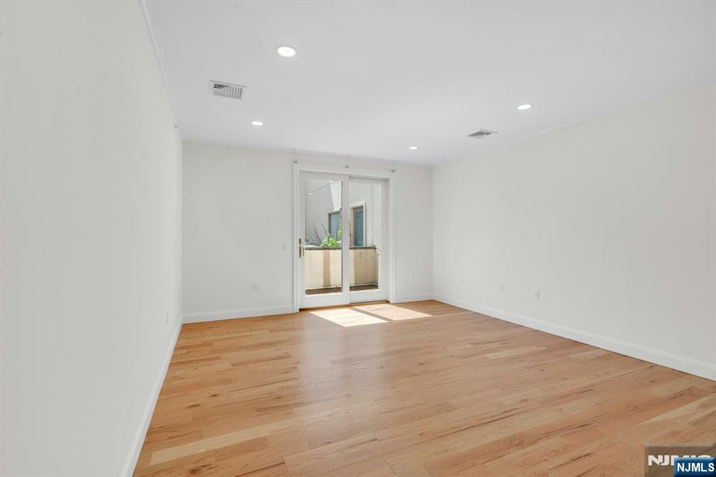 11 Madison Avenue 204 - Photo 4