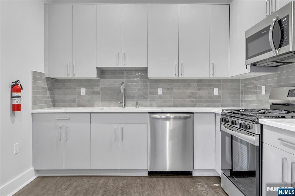 491 Walker Street 3C - Photo 5