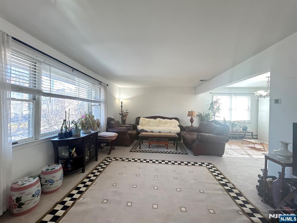 525 Stuyvesant Avenue — photo 6