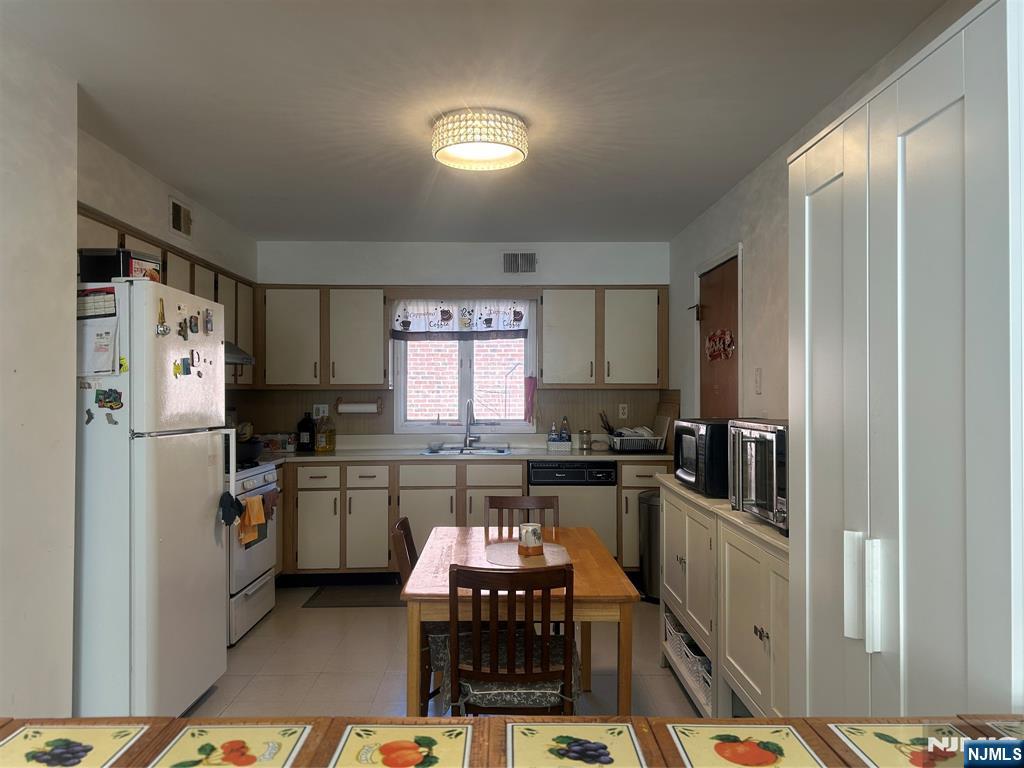 525 Stuyvesant Avenue — photo 10