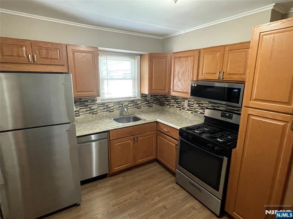 Kitchen w/ SS