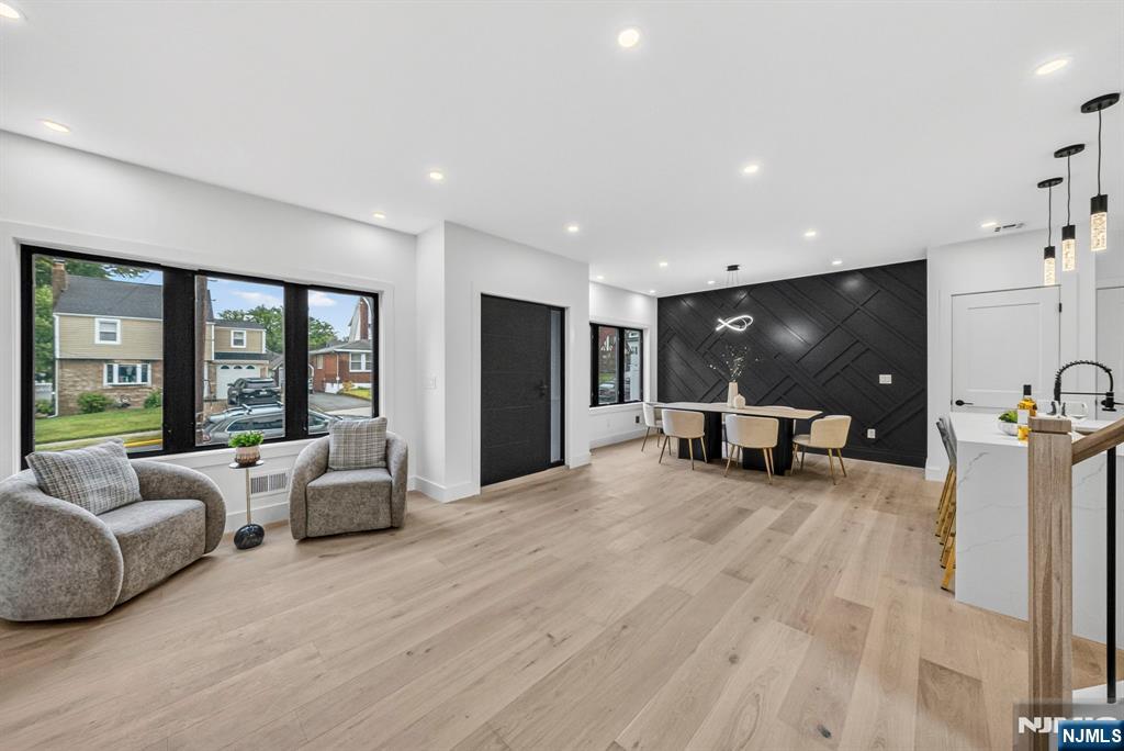 887 Linden Avenue - Photo 3