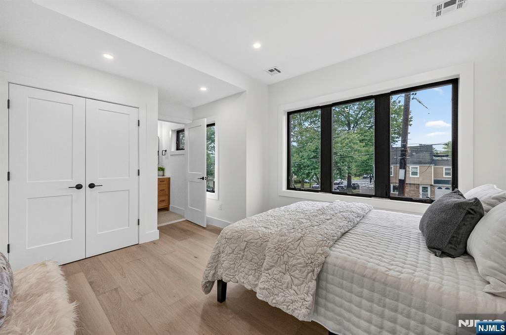 887 Linden Avenue — photo 32