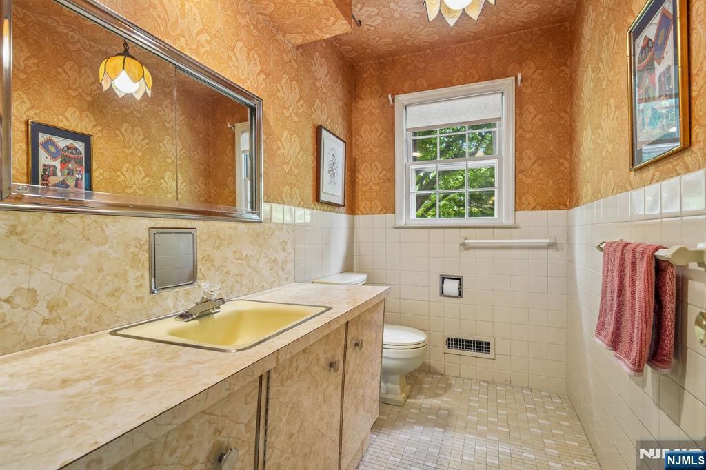 188 Charlotte Place — photo 12