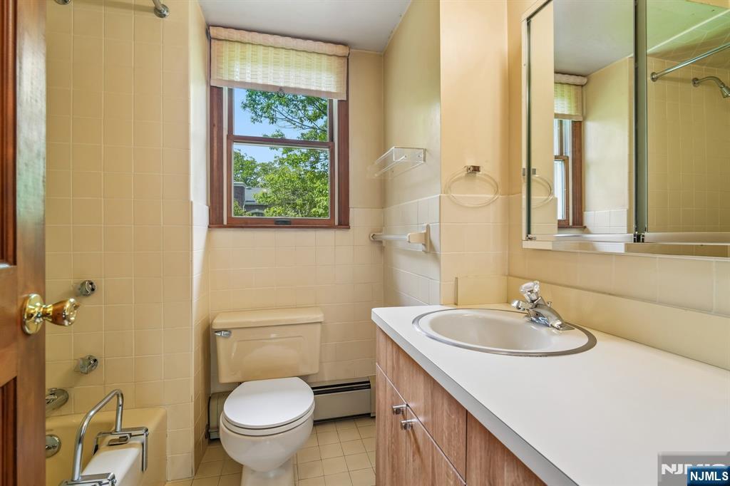 188 Charlotte Place — photo 17