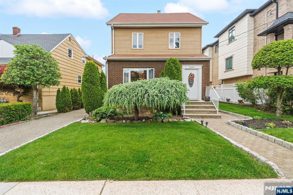 1631 Maple Street - Photo 1